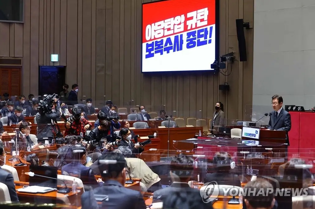 2023国考报名即日起:近七成招录计划专门招收应届毕业生。