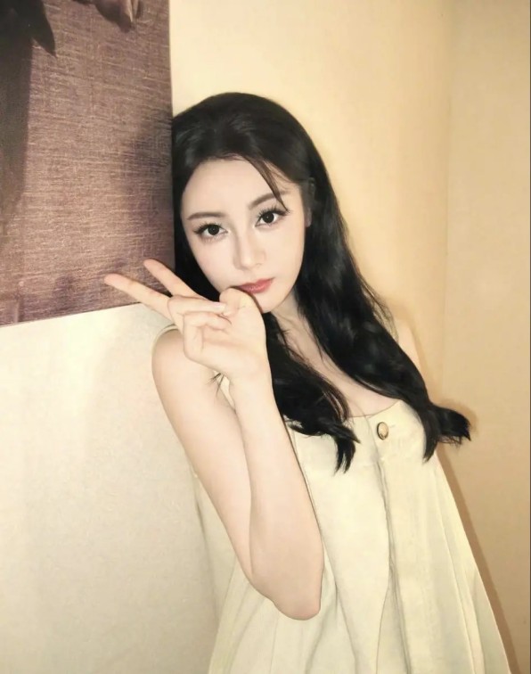 Lisa巡演造型争议：是风格突破还是底线失守？